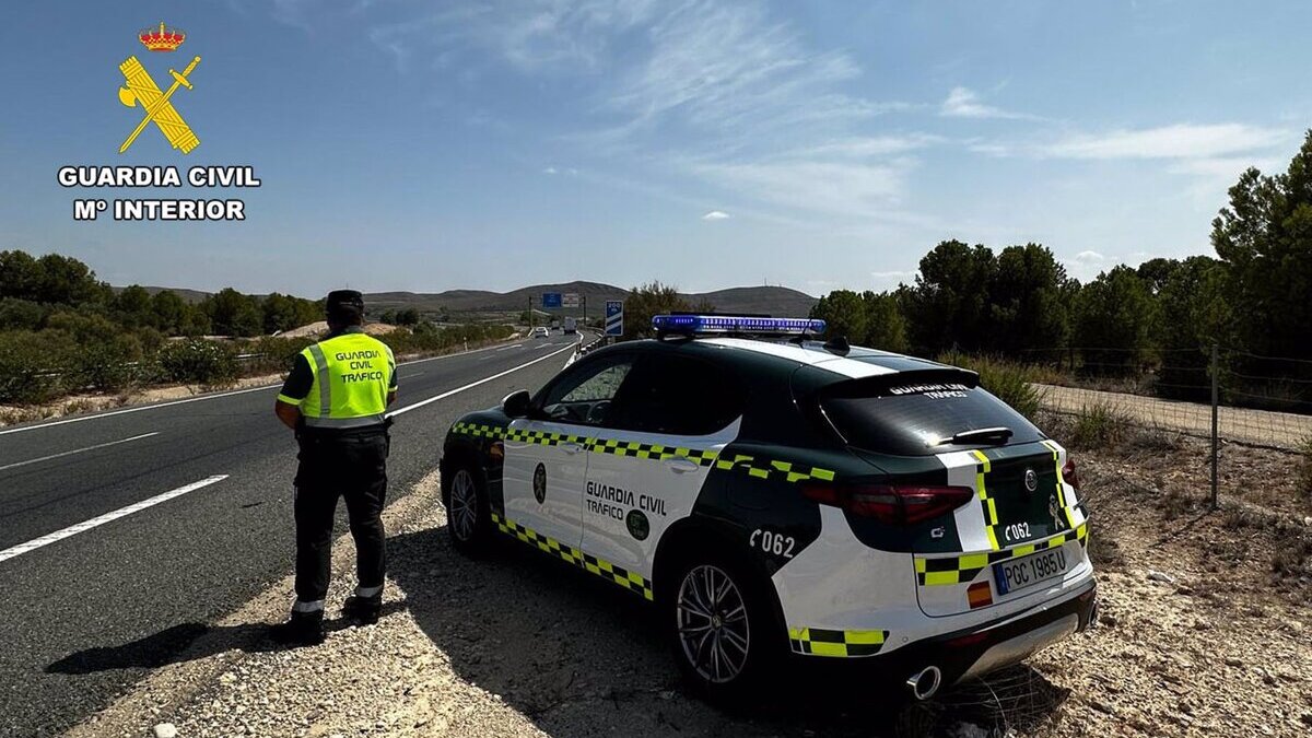 Investigan a un conductor por circular 18 kilómetros en sentido contrario en Albacete