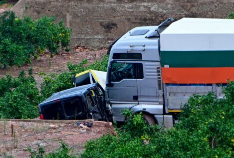 Tres muertos y cuatro heridos al perder los frenos un camión en Benifairó de les Valls