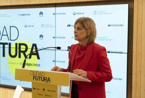 La presidenta de la FEMP: «Los ayuntamientos necesitan estabilidad para los ciudadanos»