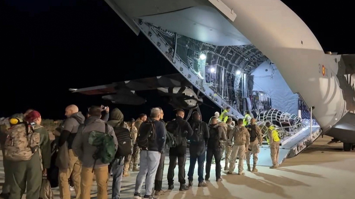 Llegan a Torrejón los dos aviones de Defensa con 244 españoles evacuados desde El Líbano