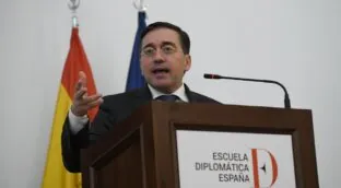 Indignación entre los embajadores jubilados por su veto para hablar en la Escuela Diplomática