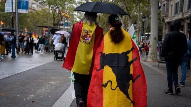 Un año y nueve meses de cárcel por coaccionar a un hombre que llevaba la bandera de España