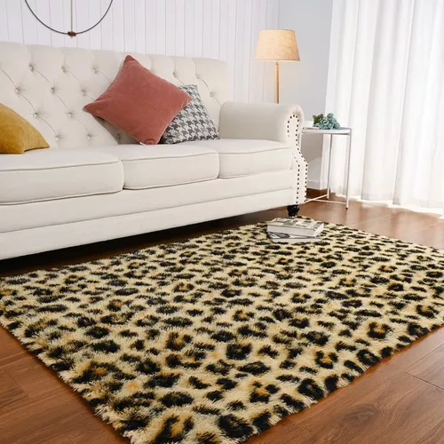 Salón con alfombra con estampado de animal: Mercado Libre (Unsplash)