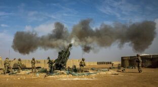 Grupos proiraníes atacan con cohetes y drones una base militar de EEUU en Siria