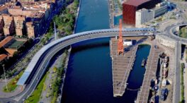 El atropello de un ciclista en Bilbao obliga a habilitar un baipás en el puente de Euskalduna