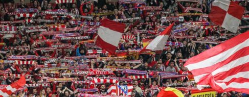 La UEFA sanciona con 30.000 euros al Atlético por el comportamiento «racista» de su afición