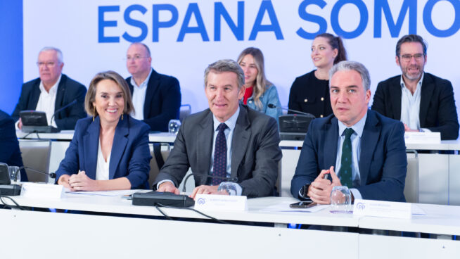 Feijóo pide una oposición sin excentricidades para no desviar la atención de la corrupción