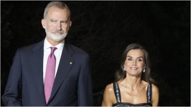 Una experta en protocolo sentencia el último look de la reina Letizia