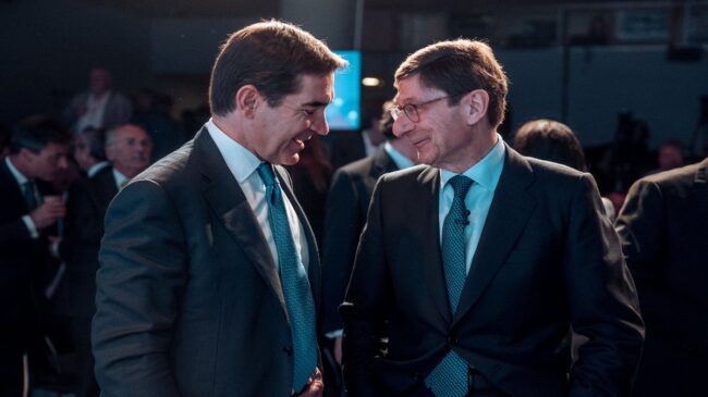 La salida de Goirigolzarri mete presión a BBVA para que Carlos Torres pierda poderes
