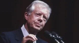 El expresidente de EEUU Jimmy Carter vota por correo a favor de Kamala Harris