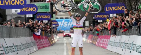 Tadej Pogačar firma el contrato más caro de la historia del ciclismo con UAE Team Emirates