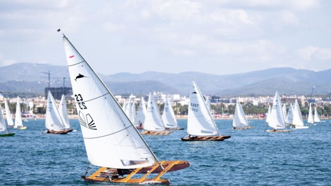 La Regata de los 350 Patines de Vela eleva la tradición marítima catalana a un nuevo nivel