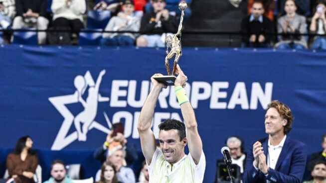 El tenista español Roberto Bautista conquista el torneo ATP de Amberes