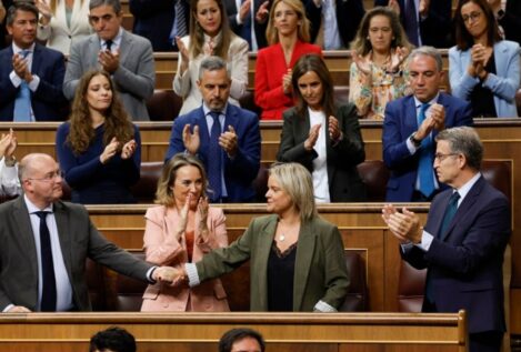 Un largo aplauso del PP a Marimar Blanco interrumpe a Sánchez en el Congreso