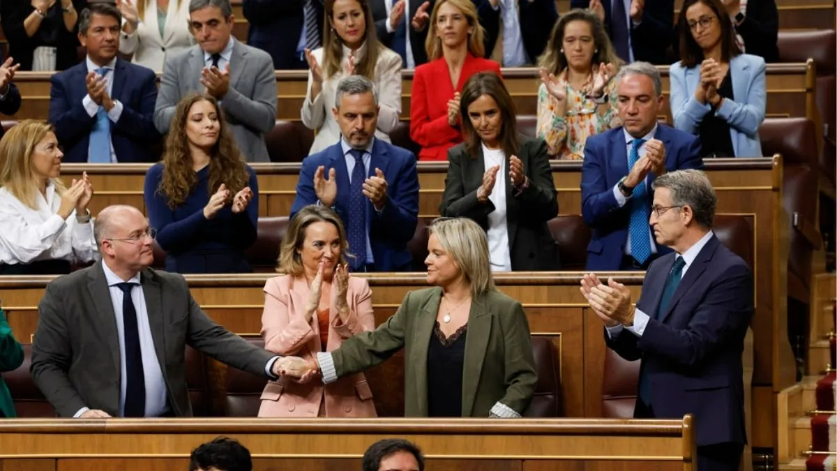 Un largo aplauso del PP a Marimar Blanco interrumpe a Sánchez en el Congreso