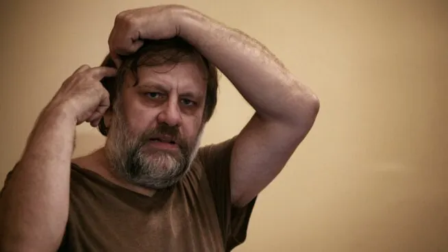 Žižek: hacer la revolución y también la guerra