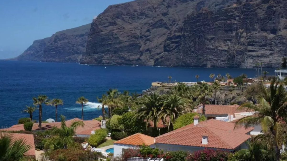 Rescatan a un bañista ahogado en la costa de Los Gigantes de Santiago del Teide (Tenerife)