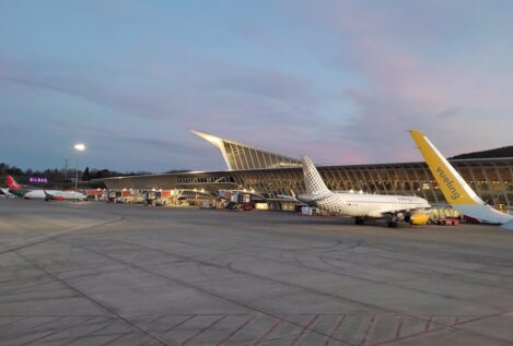 La intensa niebla obliga a desviar varios vuelos que iban a aterrizar en el aeropuerto de Bilbao