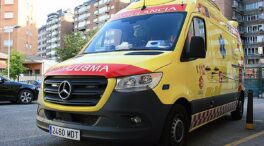 Herido el conductor de una furgoneta al volcar en una rotonda en Villamayor (Salamanca)