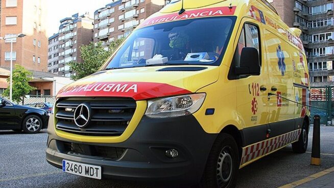 Herido el conductor de una furgoneta al volcar en una rotonda en Villamayor (Salamanca)