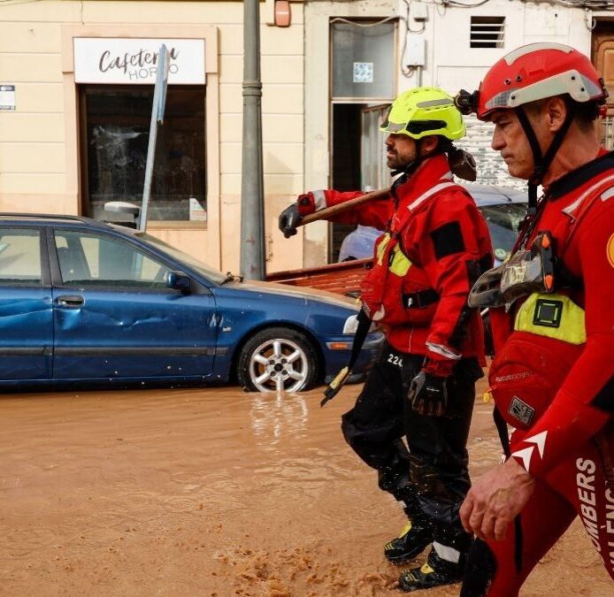 ¿Cómo ayudar a los afectados de la DANA? Teléfonos, donaciones y centros de apoyo