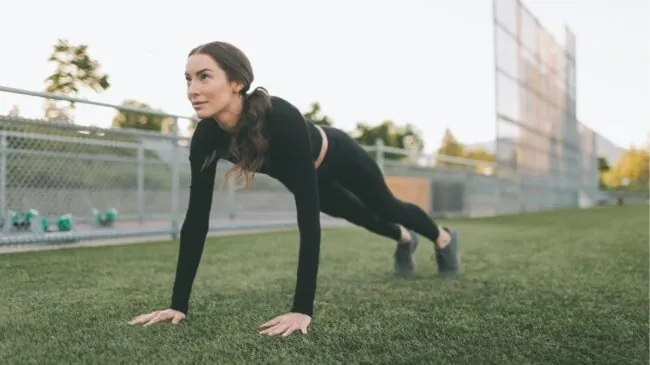 Beneficios de hacer flexiones y cómo hacerlas correctamente