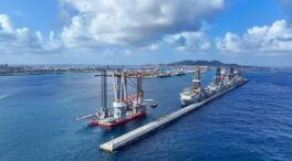 El mayor buque de instalación eólica marina del mundo atraca en el puerto de Las Palmas