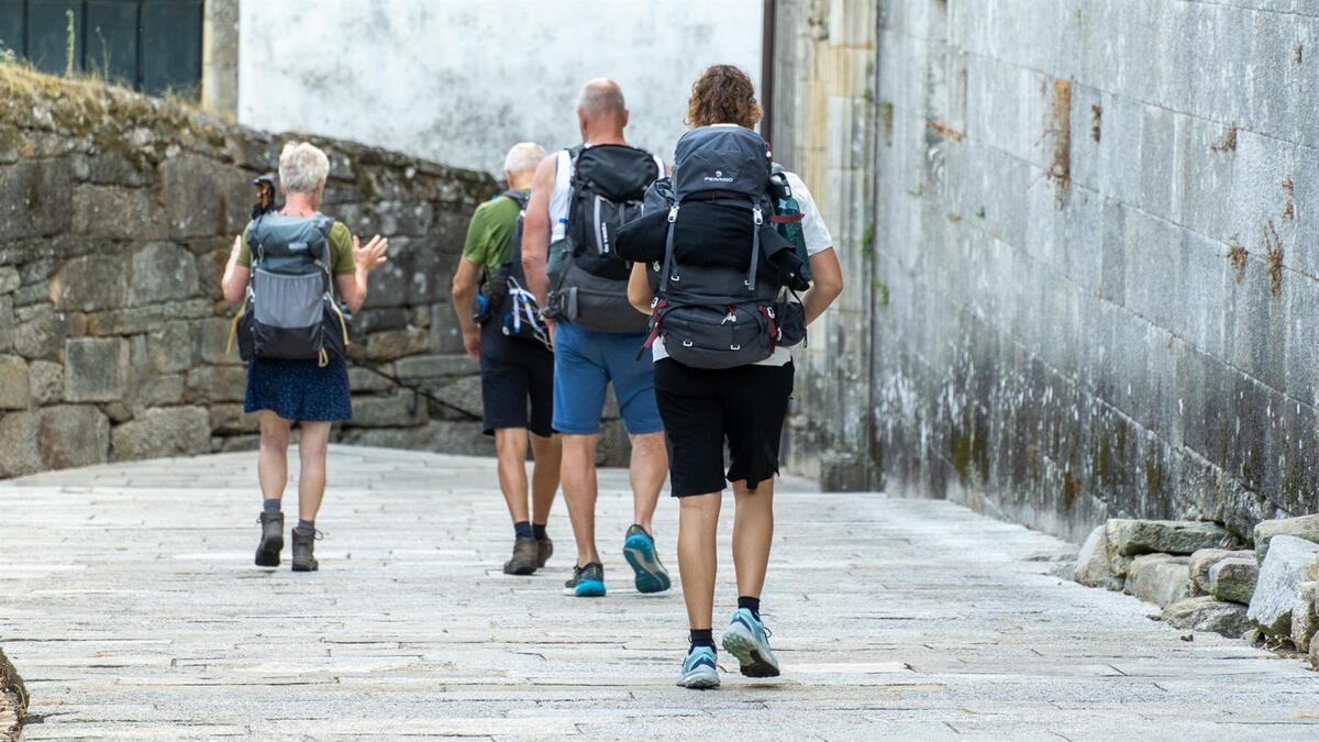 La Xunta invertirá 40 millones en mejorar la seguridad viaria del Camino de Santiago