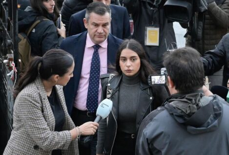 La acusada por la muerte de Samuel Luiz inculpa a su exnovio y a otro procesado