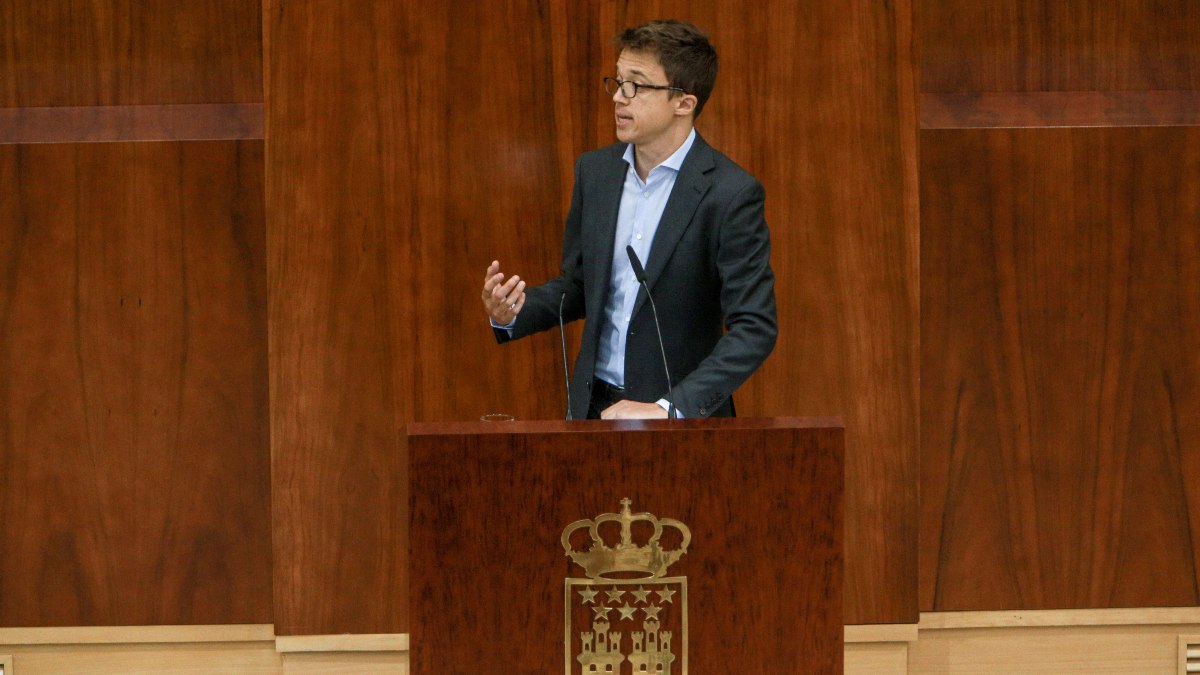 Silencio entre los diputados autonómicos de Más Madrid tras la dimisión de Errejón