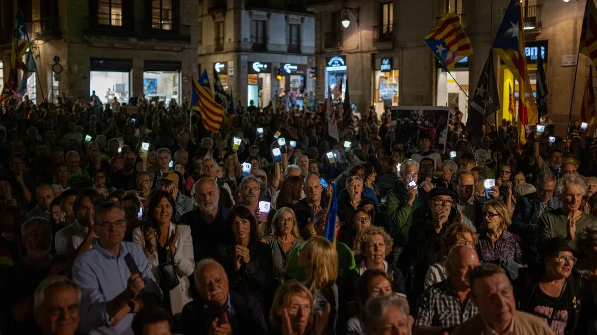 Los CDR y la ANC reúnen a 350 personas en su protesta por el 1-O, según la Guardia Urbana