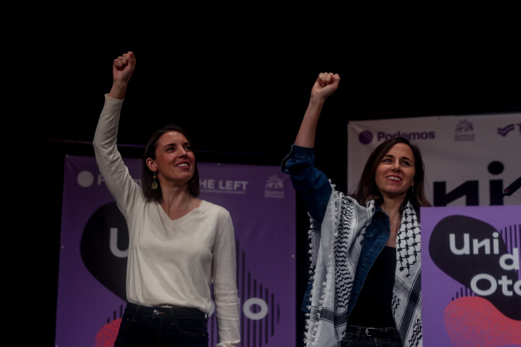 La secretaria política de Podemos y eurodiputada, Irene Montero, y la secretaria general de Podemos, Ione Belarra.