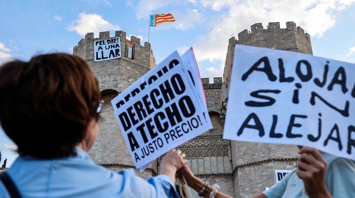 Una manifestación sobre el derecho a la vivienda toma las calles de Valencia