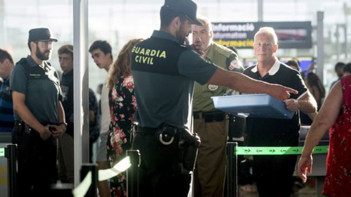 Intervienen en El Prat (Barcelona) 120 joyas de oro que llevaba ocultas un viajero en los glúteos