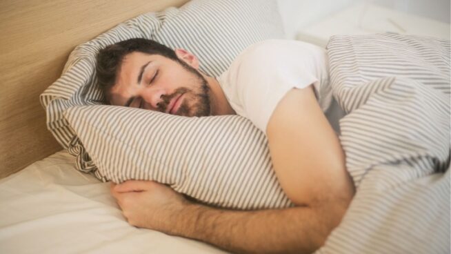 Cómo acelerar el metabolismo y adelgazar a través del sueño (dormir nunca fue tan rentable)