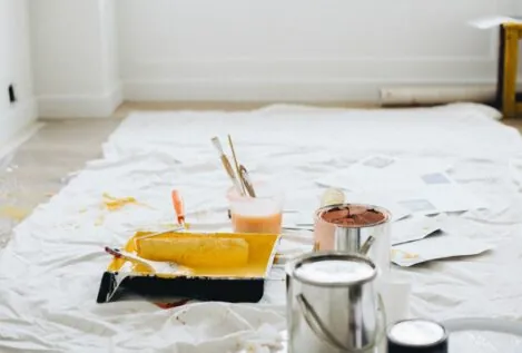 ¿Por qué es malo dormir con olor a pintura?