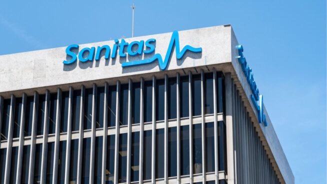 Sanitas amplía su cartera de productos con un seguro de salud para perros y gatos