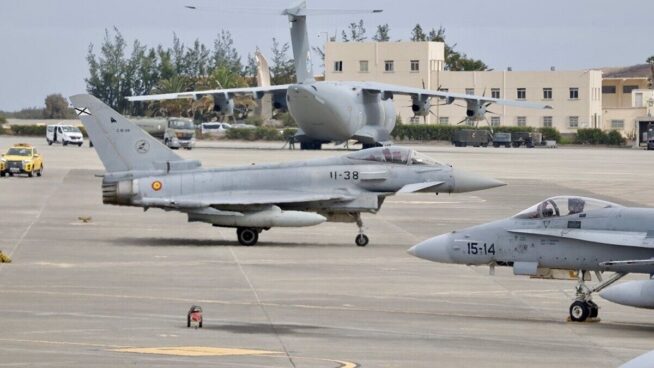 Felipe VI asiste al Ejercicio Sirio del Ejército del Aire, un combate aéreo ficticio en Gran Canaria