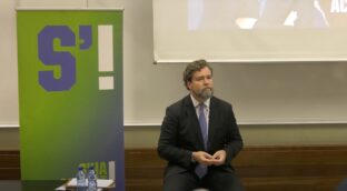 Espinosa de los Monteros triunfa en la universidad del pujolismo