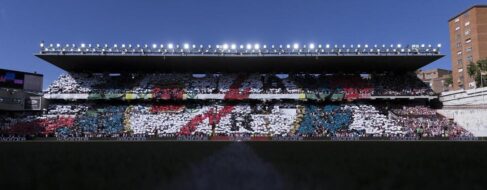 Ayuso destinará 17 millones de euros en la reforma del estadio de Vallecas, entre otras