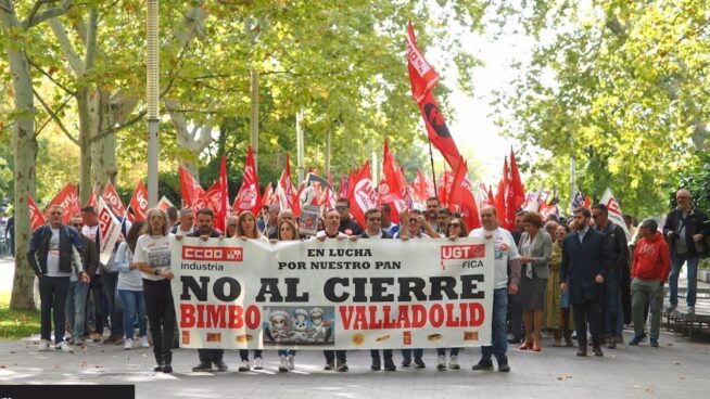 Cientos de manifestantes protestan contra el cierre de Bimbo en Valladolid