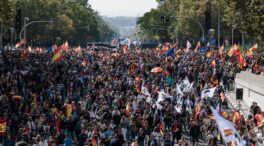 Decenas de miles de manifestantes piden elecciones en Madrid: «Sánchez dimisión»