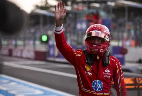 Carlos Sainz empieza a despedirse de Ferrari ganando el Gran Premio de México