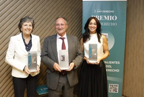 Societat Civil Catalana y la abogada Celia Carbonell reciben el Premio Hay Derecho