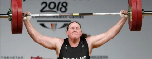 Un informe revela que los 'trans' han 'quitado' 890 medallas a mujeres en el deporte femenino