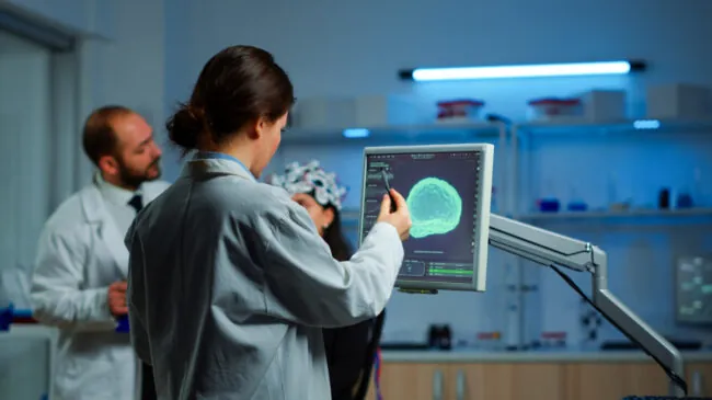Un estudio prueba la rehabilitación de los ictus en casa mediante la estimulación cerebral