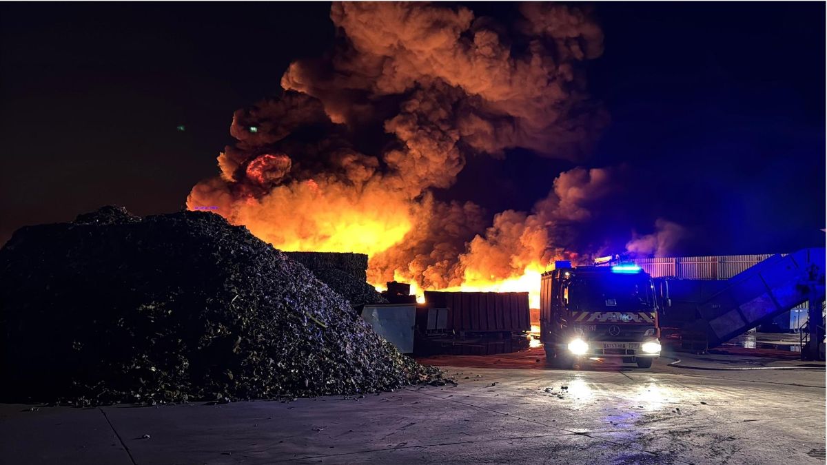 Un incendio quema 1.000 m2 de plásticos en Arganda del Rey (Madrid)