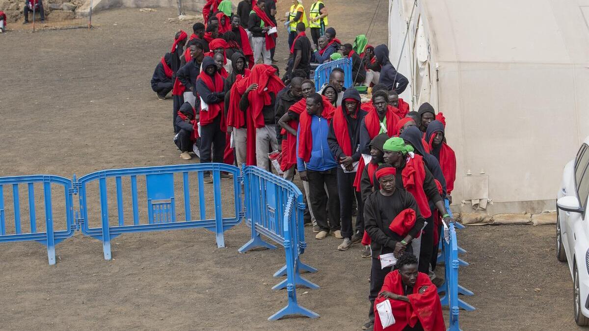 Canarias critica que el Gobierno no haga ni «una llamada» sobre los nuevos centros de migrantes