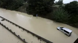 Rescatadas diez personas tras inundarse su vivienda en Cádiz a causa del temporal