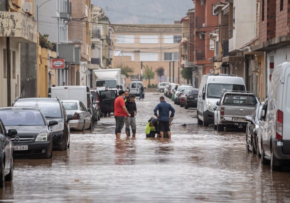 Las impactantes imágenes que deja el paso de la DANA por Valencia, Albacete y Andalucía